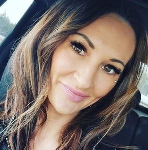 Meet your Posher, Courtney